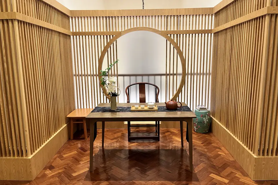 A quiet tea room with a round window in the Museum of Tea Ware